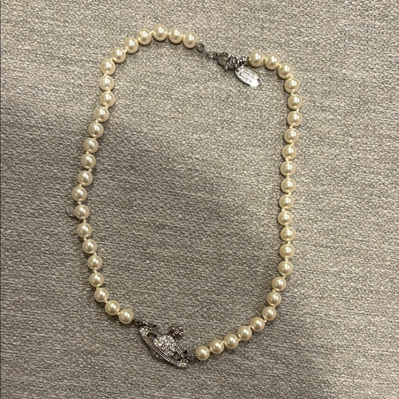 Vivienne Westwood Cream and Silver Pearl Necklace - Picture 1 of 3